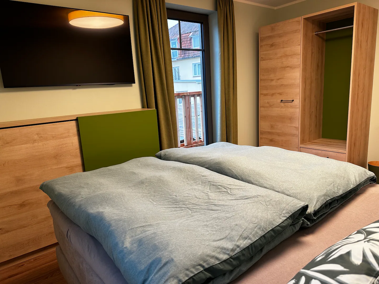 Schlafzimmer 1