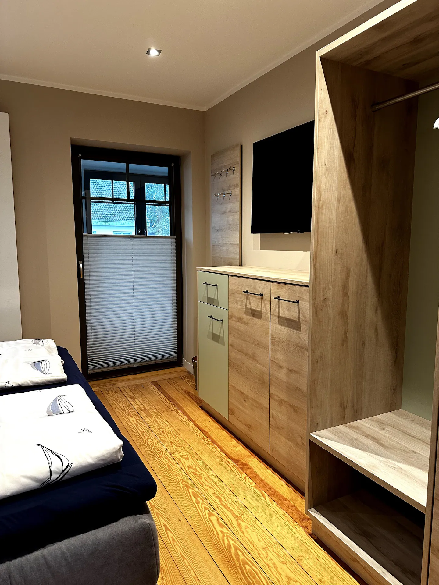 Schlafzimmer 1